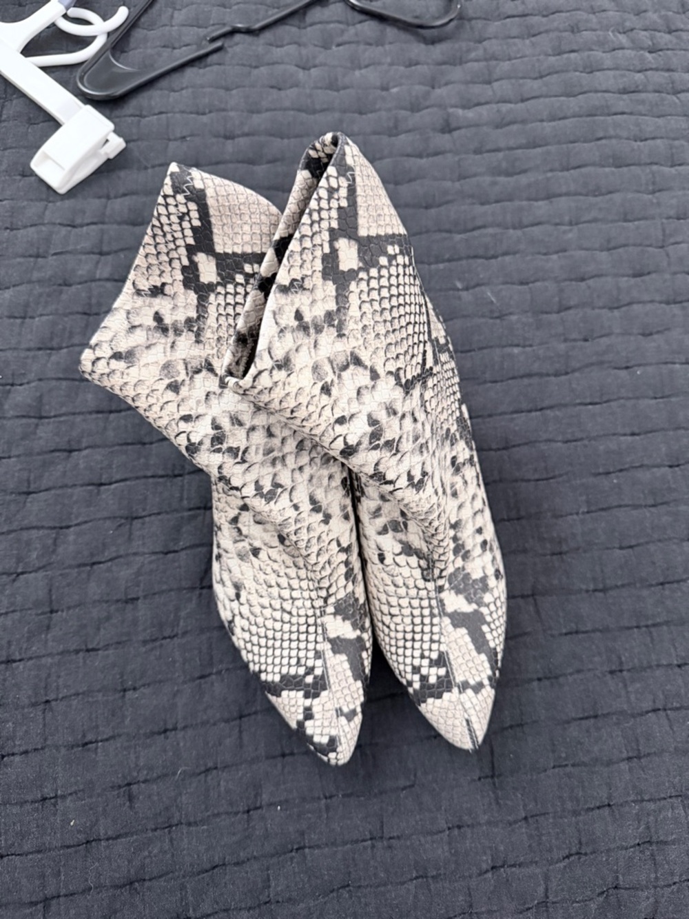 Vince Camuto Snake Print Ankle Boots Size 7.5 Pointed Toe Western Chic